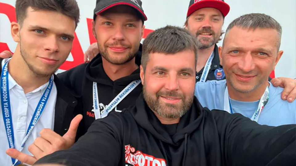 Алексей Иванов (в центре). Фото: vk.com/Мотоклуб «Легион МХ» Зарайск