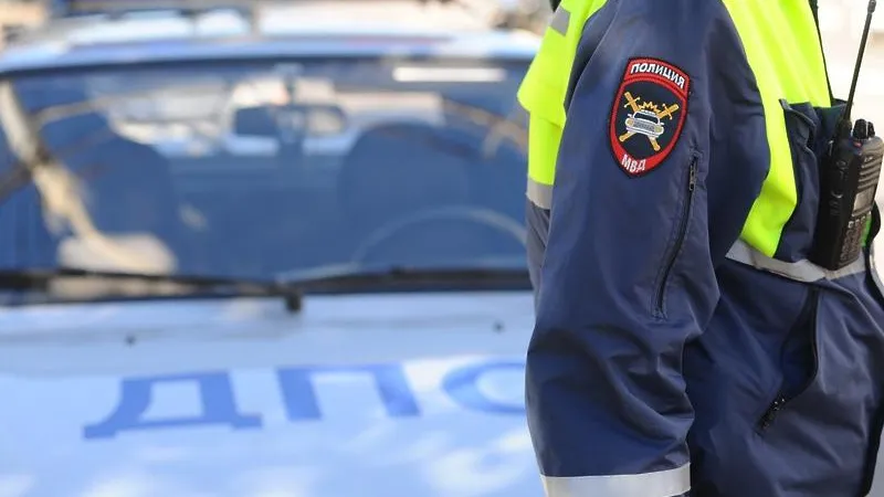 Легковой автомобиль и микроавтобус столкнулись в Москве