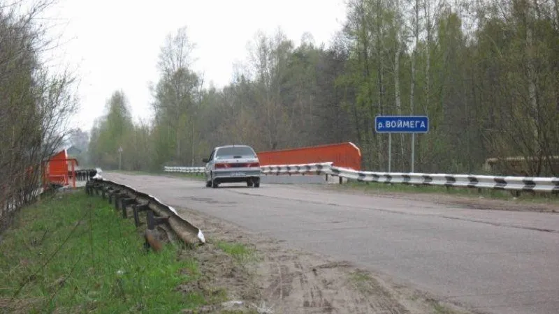 Химическая компания сливала неизвестные вещества в реку в Рошале