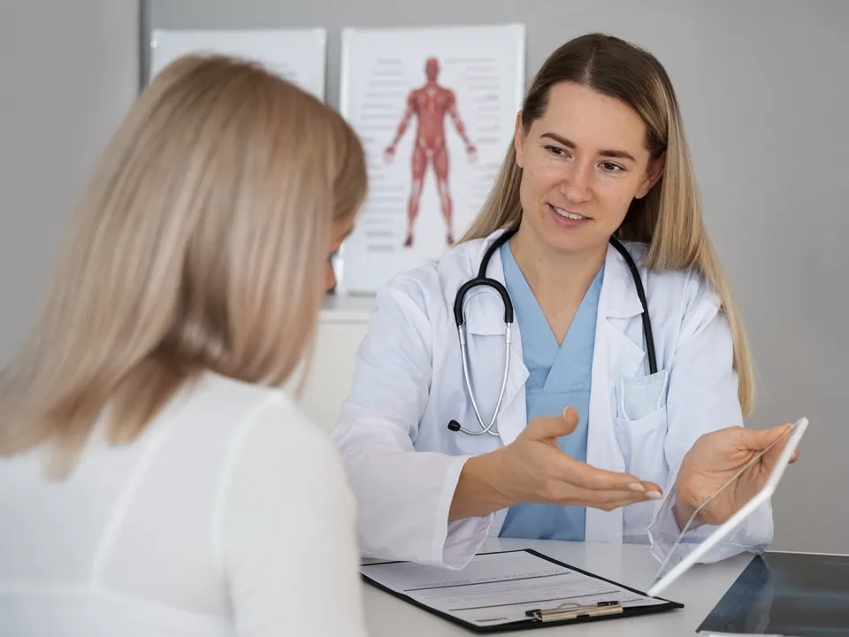 Врачи дали совет, как противостоять воздействию магнитной бури. Фото: freepik.com