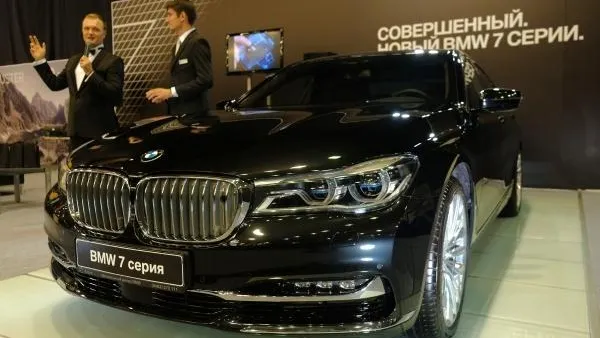 Угнанный из автосалона внедорожник BMW X7 нашли в Подмосковье