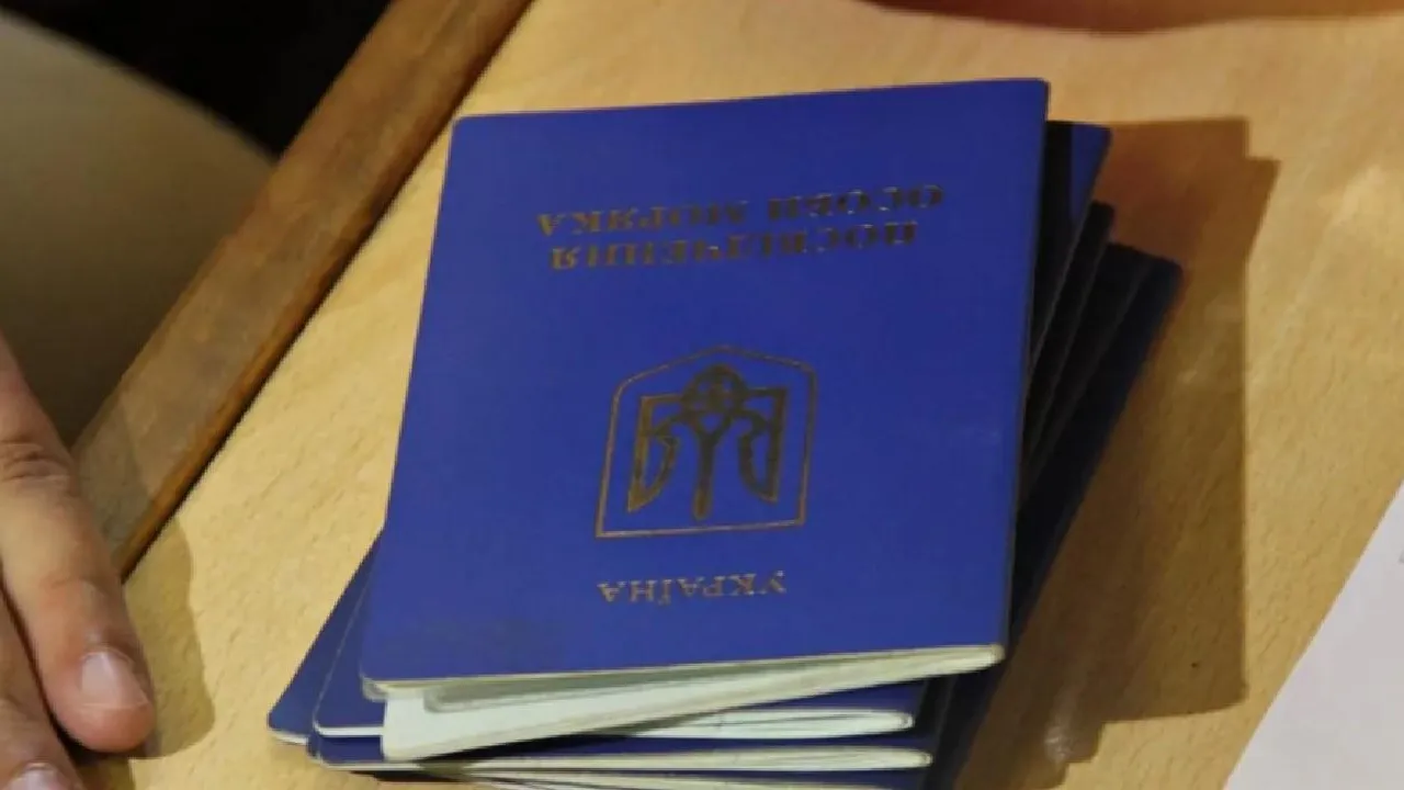 На Украине предложили дерусифицировать паспорта украинцев