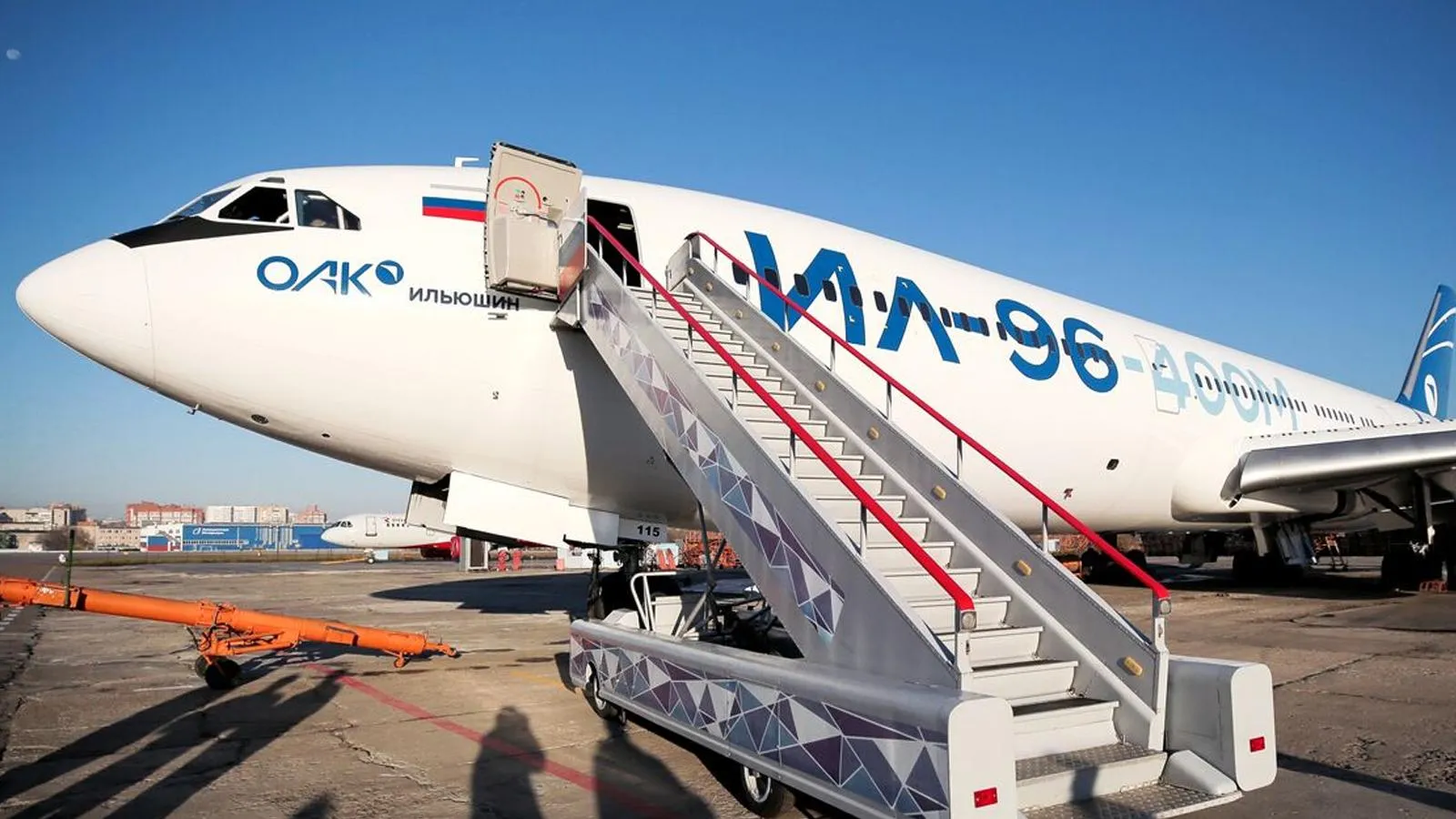Широкофюзеляжный дальнемагистральный самолет Ил-96-400М, 2023 год. Нина Падалко