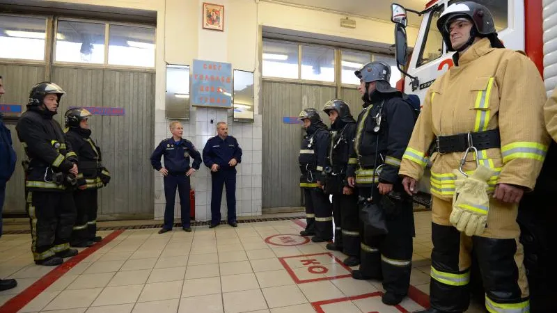 Ловят змей, защищают детей: один день подмосковной пожарно-спасательной части