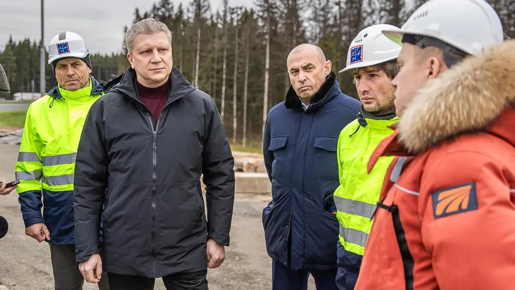 Строительство нового участка ЦКАД в обход деревни Малые Вяземы проверил Андрей Иванов