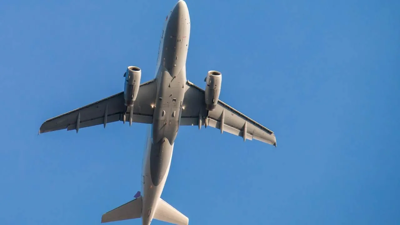 Минтранс Казахстана: информацию о взрыве баллона на самолете Embraer 190 предоставил Ростов