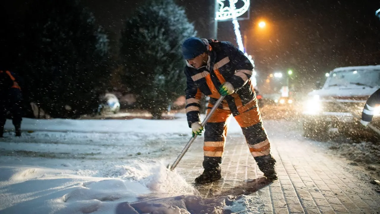 Дорожные службы Подмосковья перевели на усиленный режим работы в связи со снегопадом
