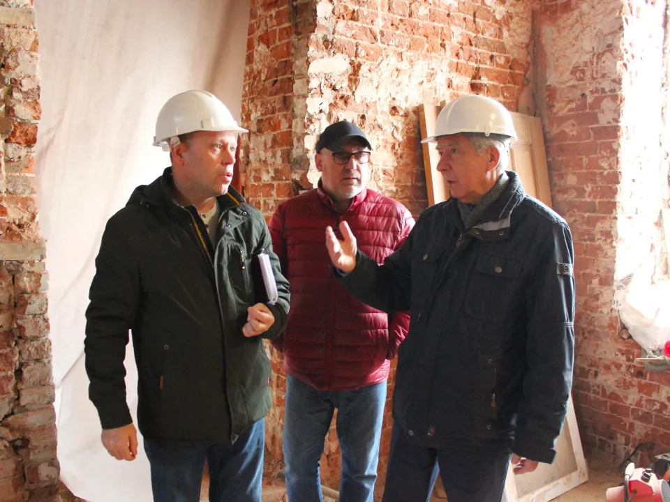 Ход работ контролирует администрация округа. Фото: Илья Игнатьев