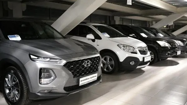 Автоэксперт Сажин рекомендовал не откладывать покупку автомашины