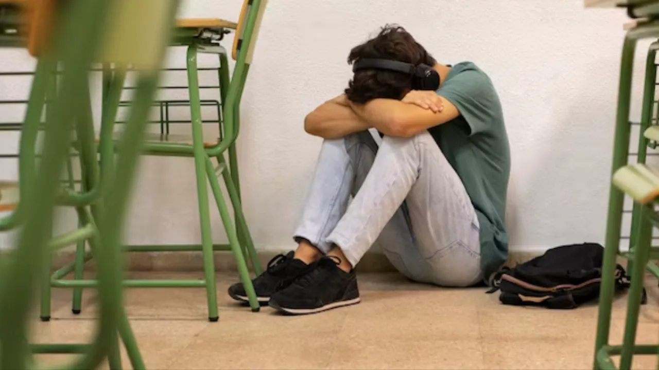 «Дети часто ничего не говорят»: выяснилось, почему родителям сложно спасать подростков