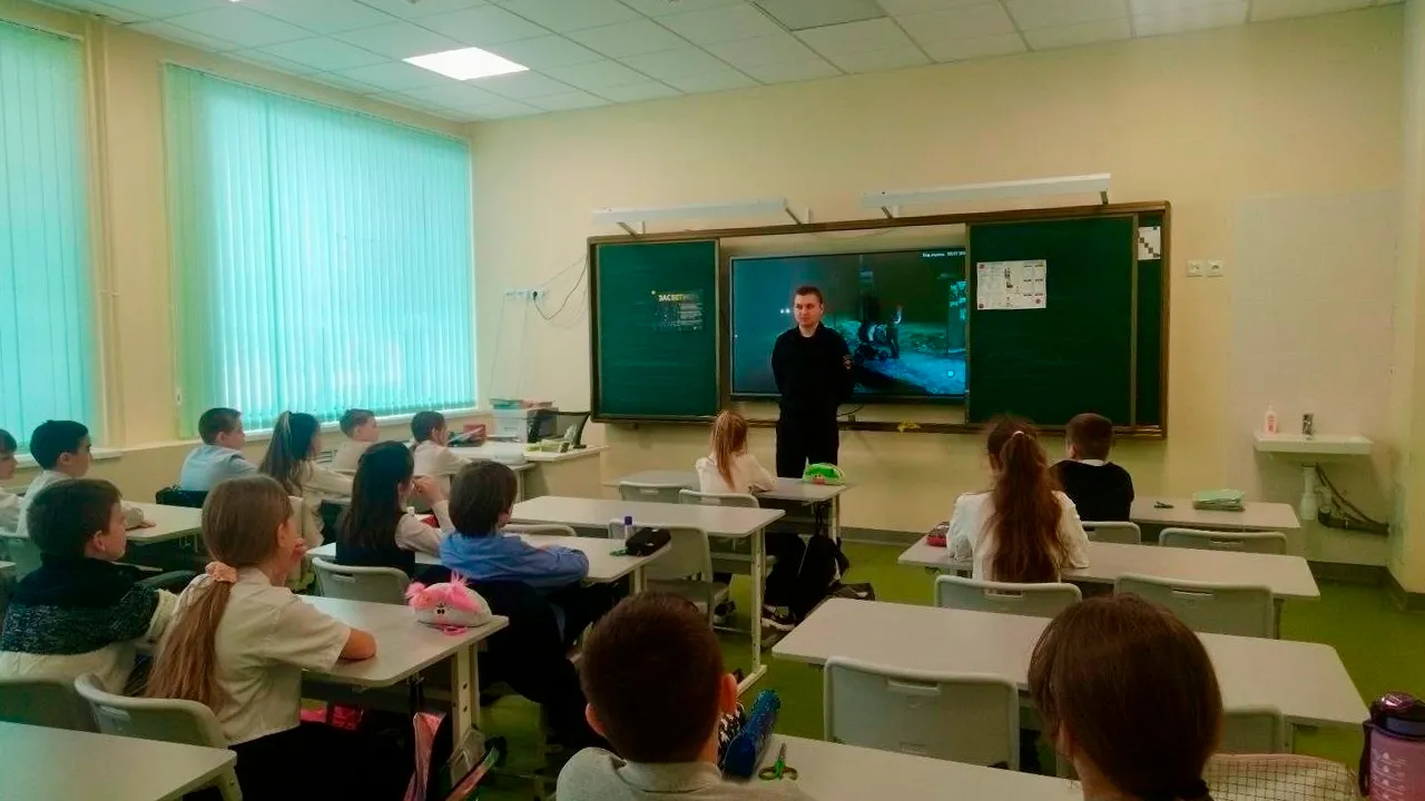 vk.com/МАОУ «Средняя школа №1 им. В. Н. Леонова»