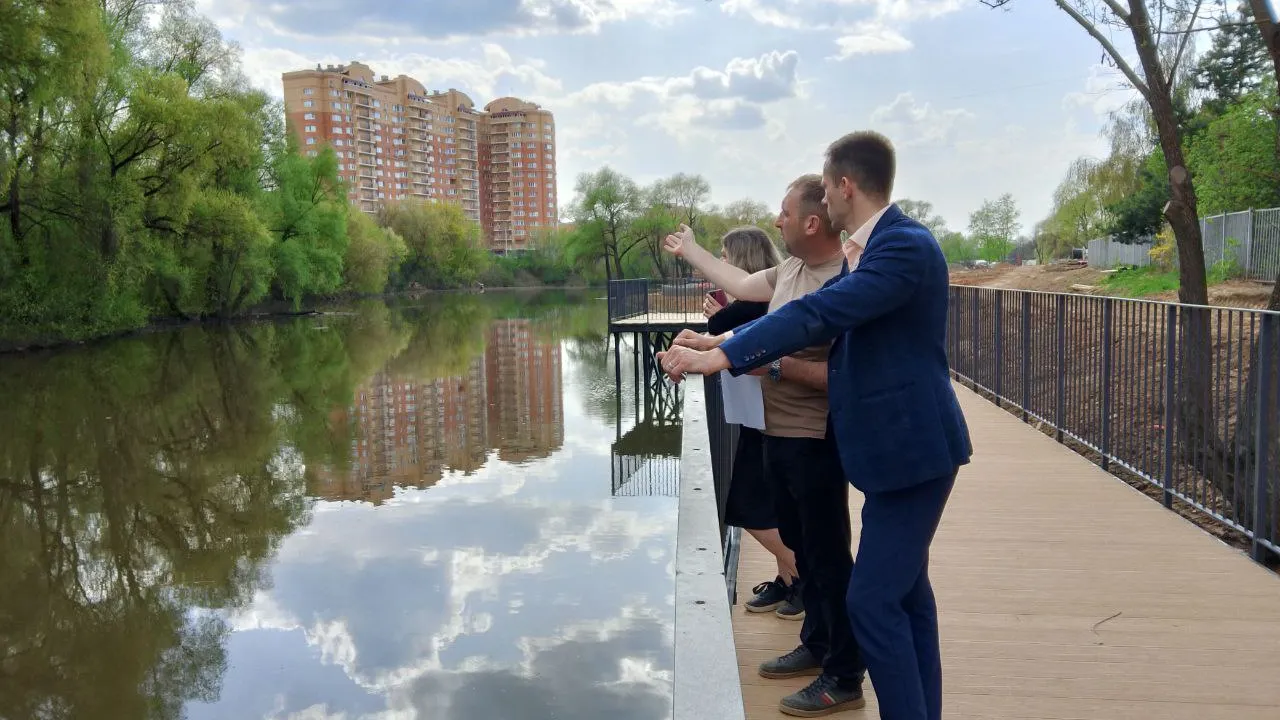 Пеший обход благоустраиваемой территории Теребенки. Фото: администрация м. о. Чехов