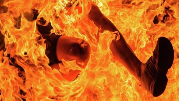 В Ленинградской области женщина уснула у костра и сгорела