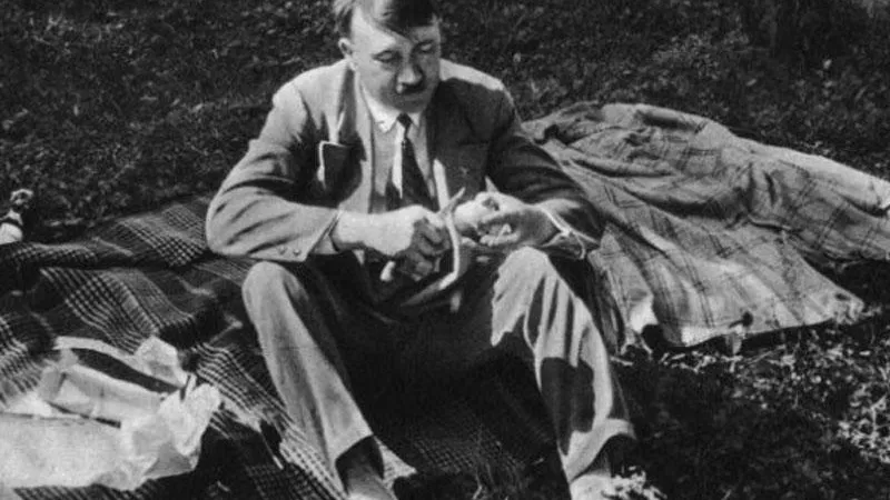 Heinrich Hoffmann / Hulton Archive
