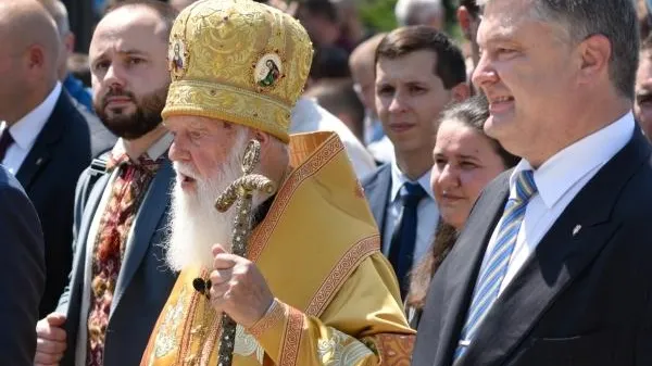 В РПЦ посоветовали Порошенко причаститься