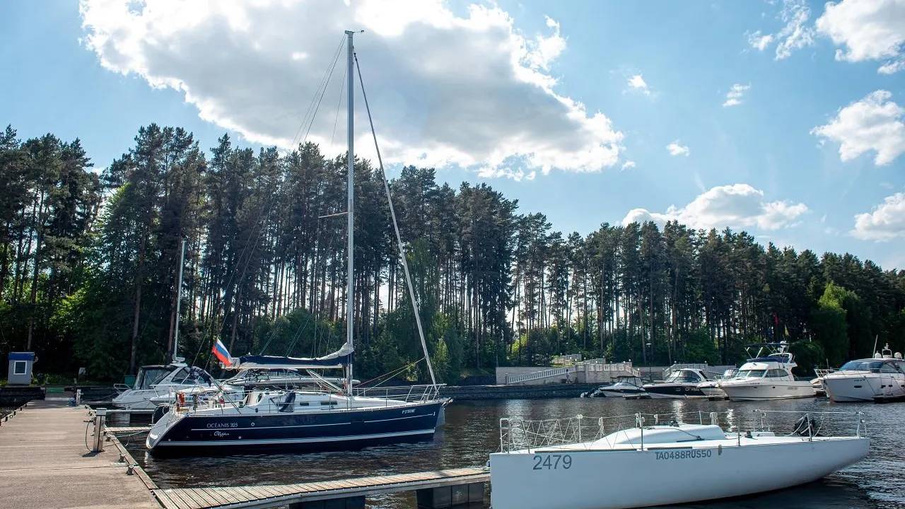 Малооблачная и теплая погода ожидается в Подмосковье во вторник