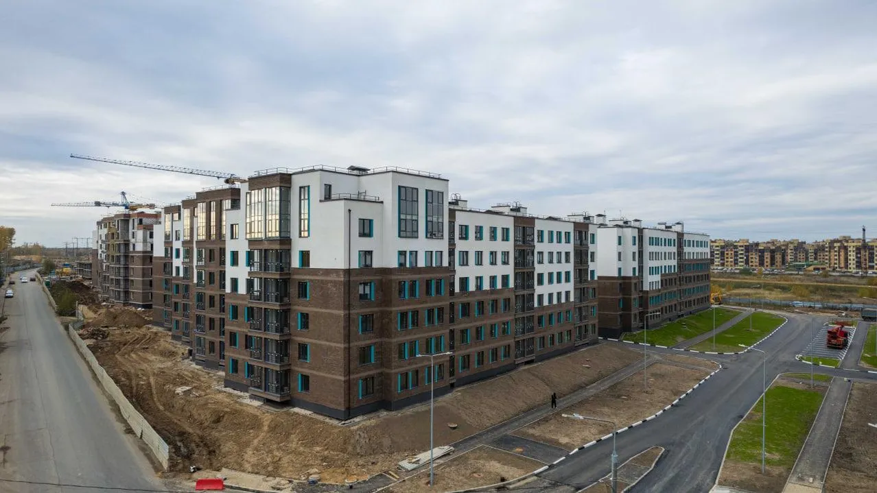 Строители продолжают возводить ЖК «Императорские Мытищи»
