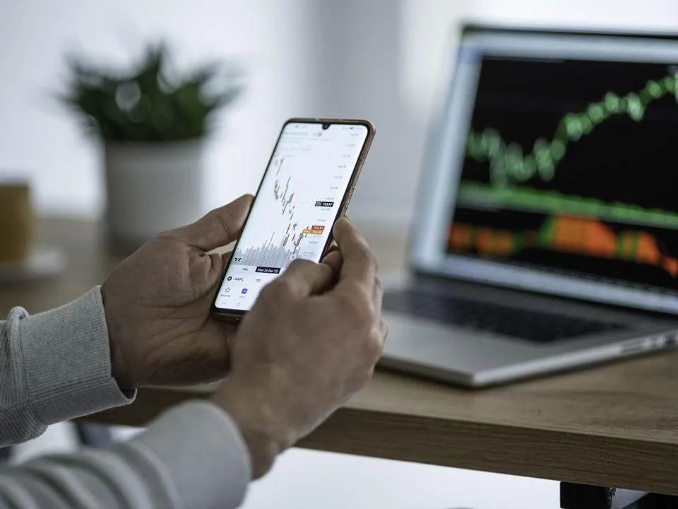 Обвал биткоина близок: золото и серебро выходят на новый уровень и становятся «тихой гаванью»