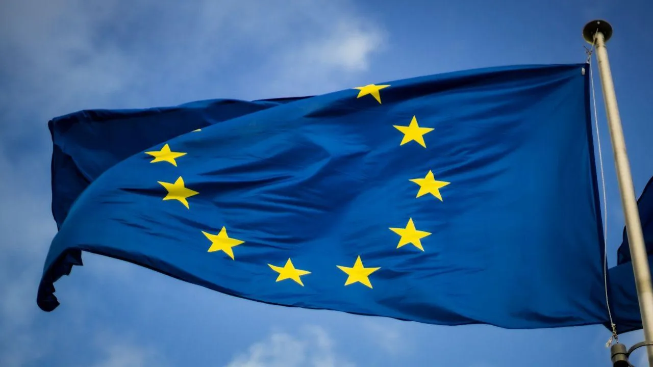 Украинским беженцам разрешили оставаться под защитой в ЕС до 2027 года
