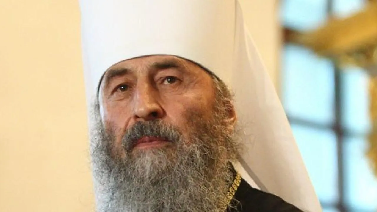 Зеленский лишил гражданства главу УПЦ митрополита Онуфрия