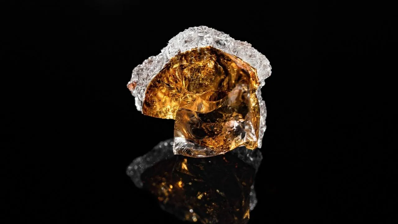 Компания «Алроса» добыла крупнейший алмаз янтарного цвета в истории России