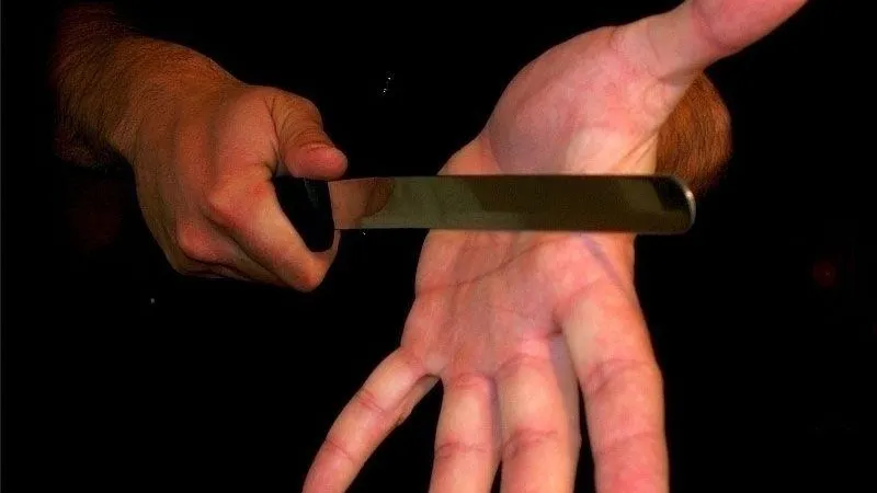 В Калужской области мигрант ударил ножом подростка