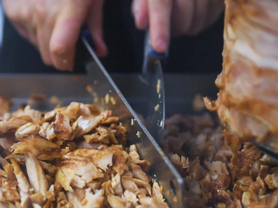 Подорожание шаурмы может спровоцировать новую волну отравлений в России