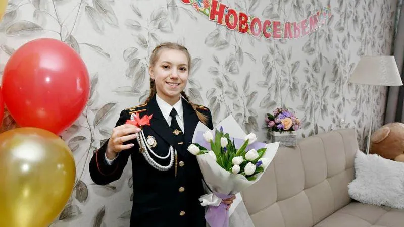 Первые ключи выдали детям-сиротам в Подмосковье