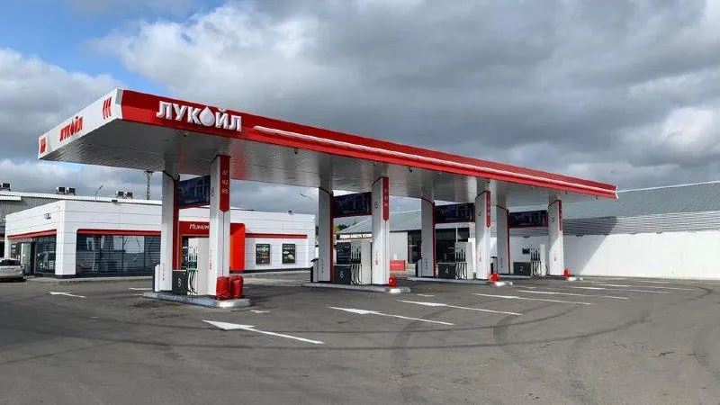 Реконструкцию автозаправки на 30-м км Ленинградского шоссе завершили