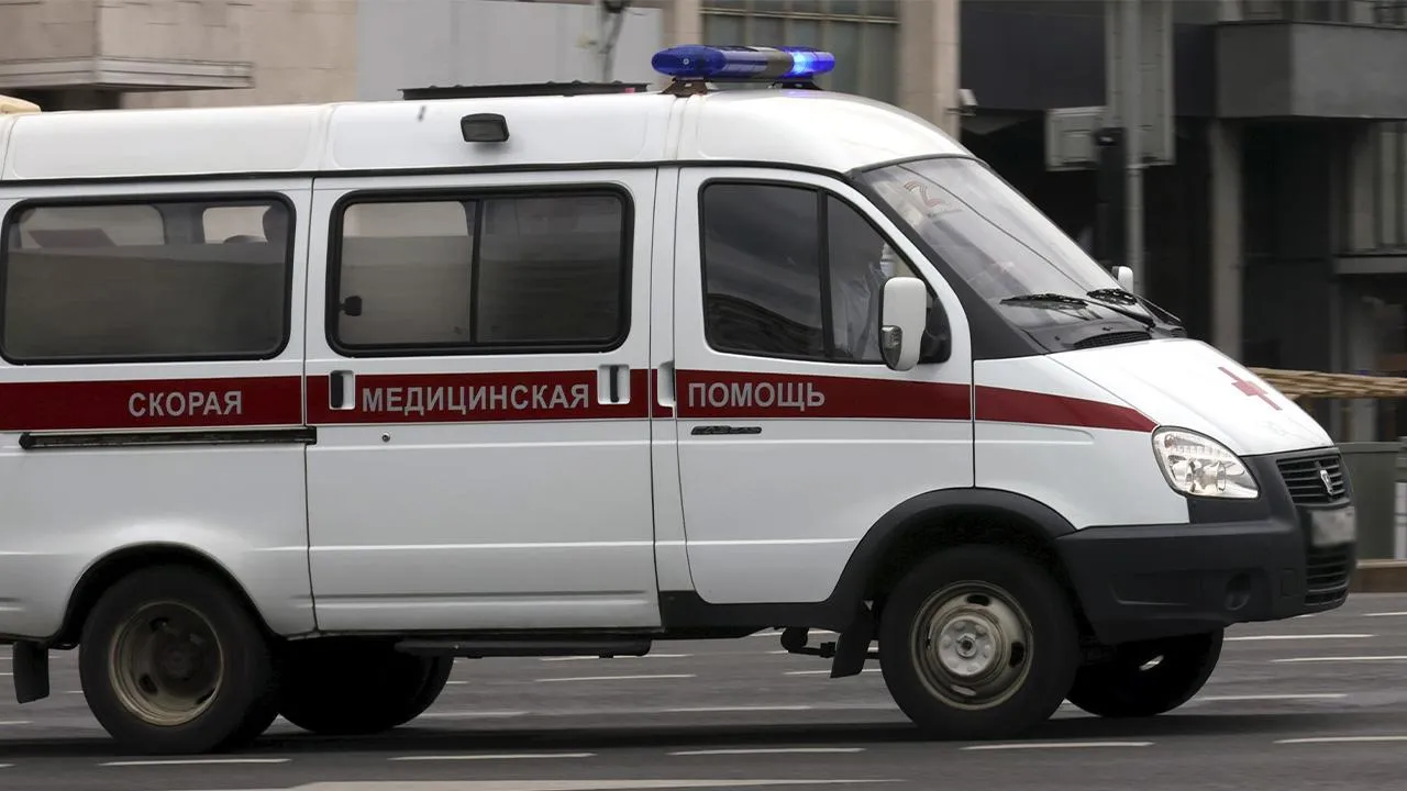 «Больше за руль она не сядет»: женщина перепутала педали и сломала позвоночник, упав со второго этажа парковки