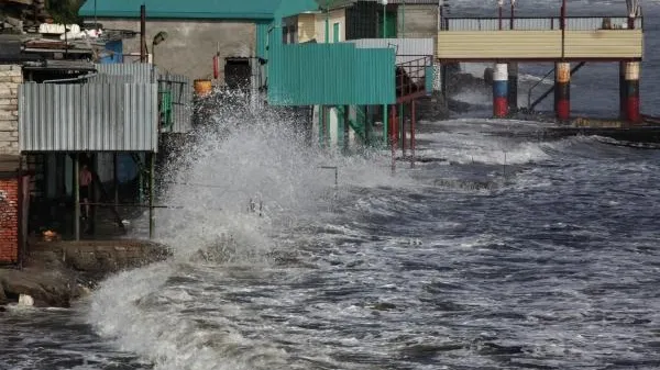 На Приморье в ближайшие часы обрушится тайфун «Джеби»