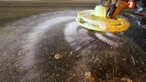 Около 370 км опасных участков дорог обработали в Подмосковье