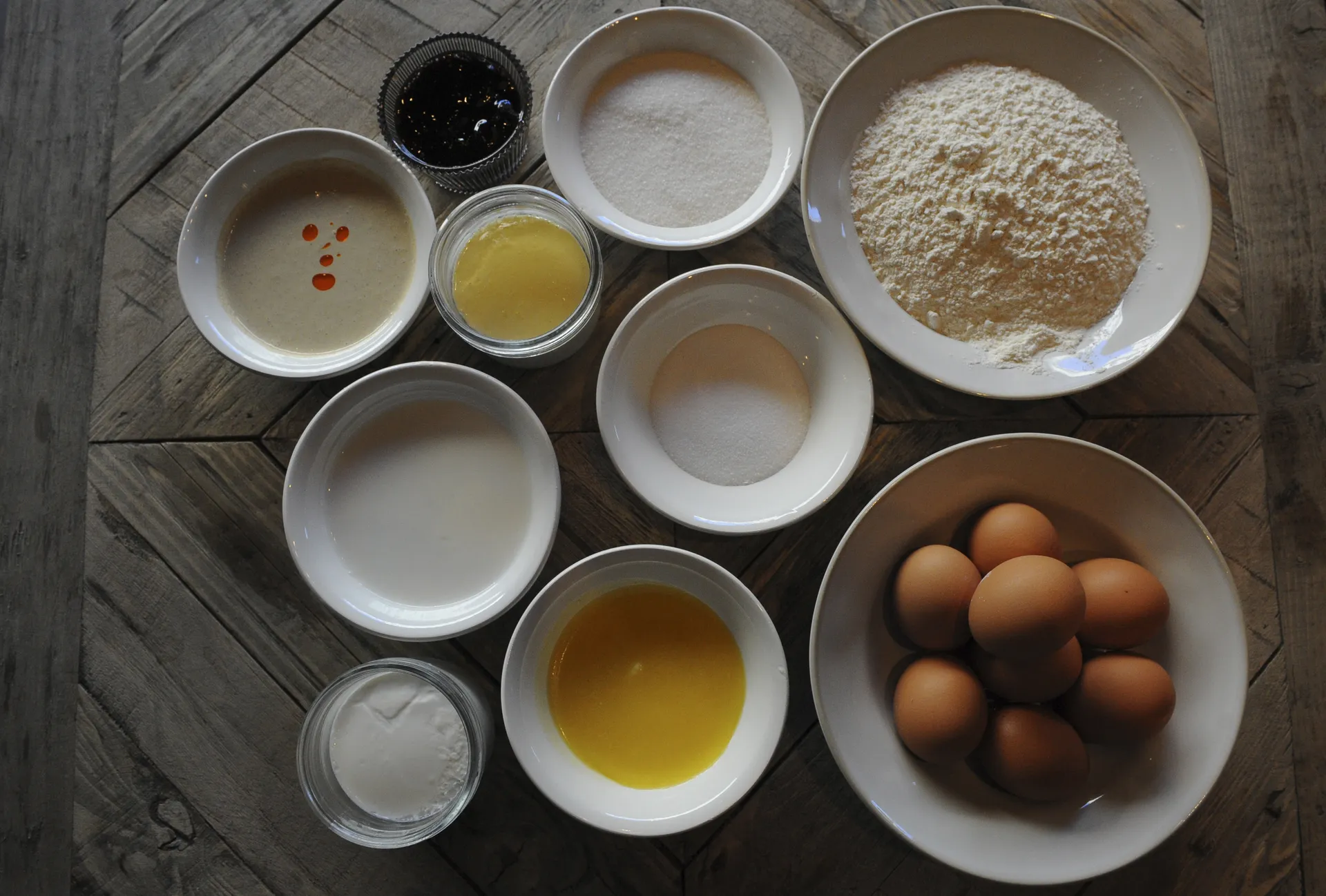 Выпекание блинов к Масленице