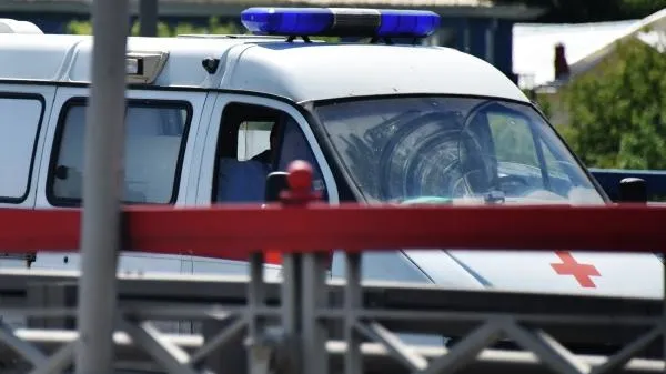 В Волгограде под машину попал пешеход с необычным поведением
