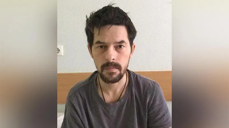 Семью 40-летнего мужчины, которого обездвижил инсульт, ищут в Подмосковье