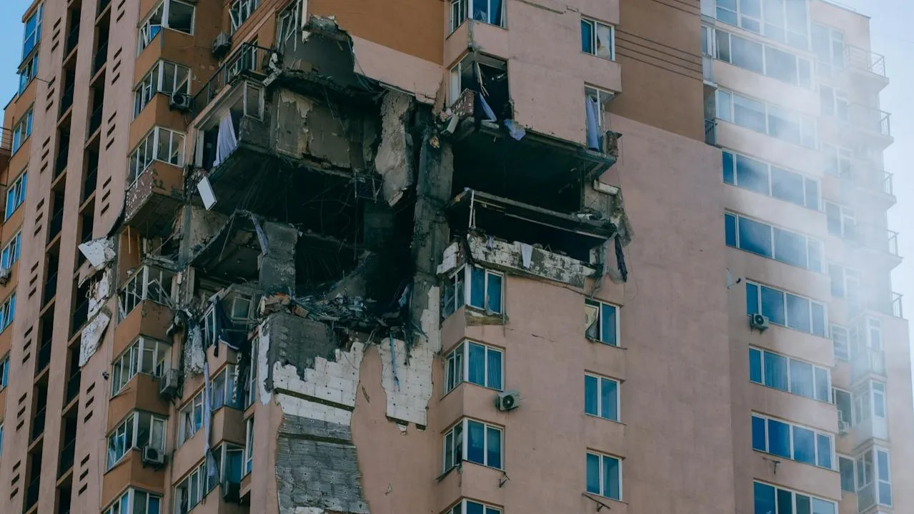 ВСУ обстреляли более десяти домов в Курской области