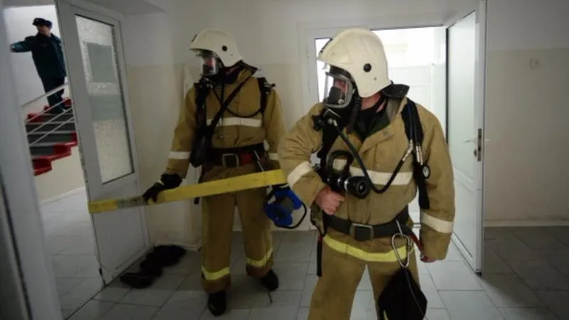 Сто человек эвакуировали из больницы в Екатеринбурге из-за пожара 