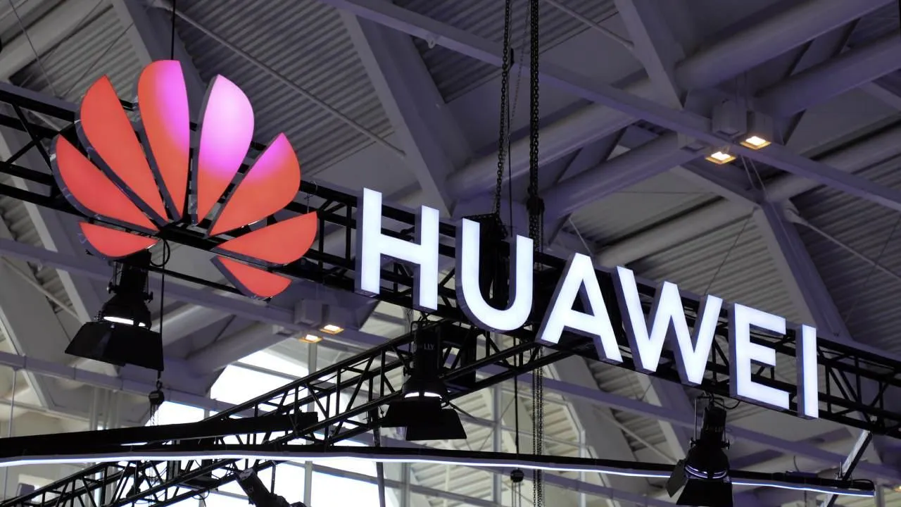 Евросоюз может ввести запрет на участие китайской Huawei в строительстве сетей 5G