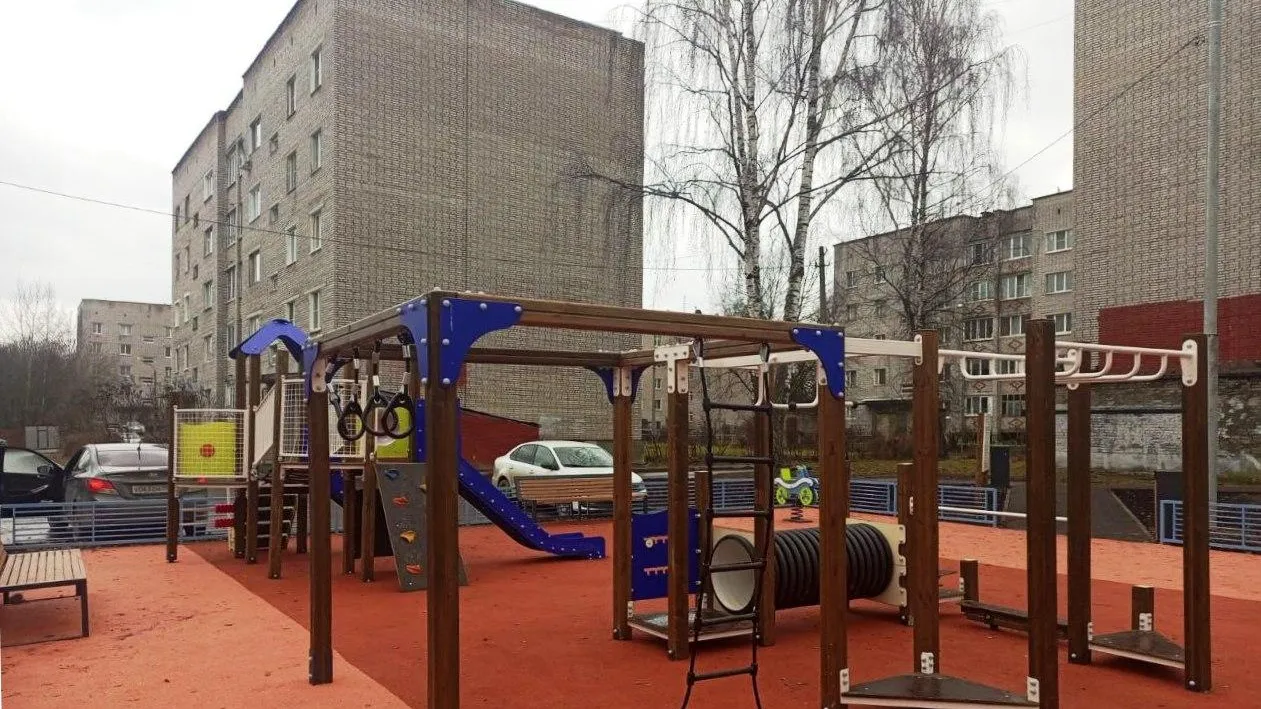 В Пушкинском округе модернизировали игровую площадку на улице Новая жизнь