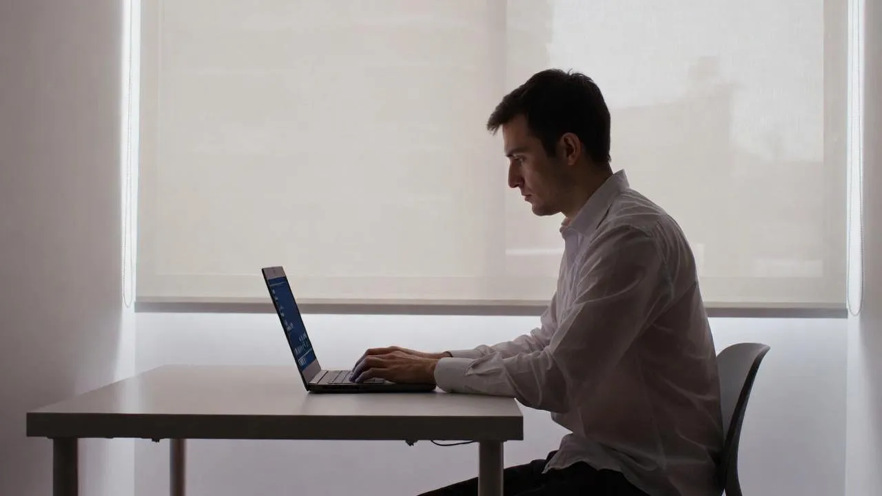 Офтальмолог рассказал, как правильно настроить монитор для защиты глаз