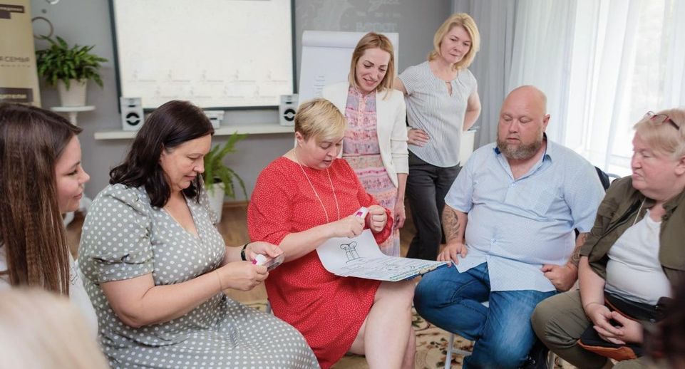 Свыше 32 тысяч жителей Подмосковья прошли обучение в школах приемных родителей