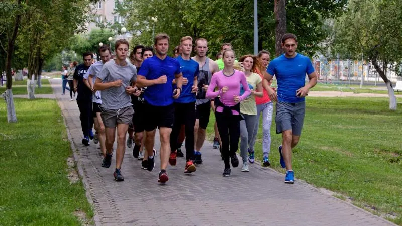 Знаменитая спортсменка и глава города провели зарядку для жителей Реутова