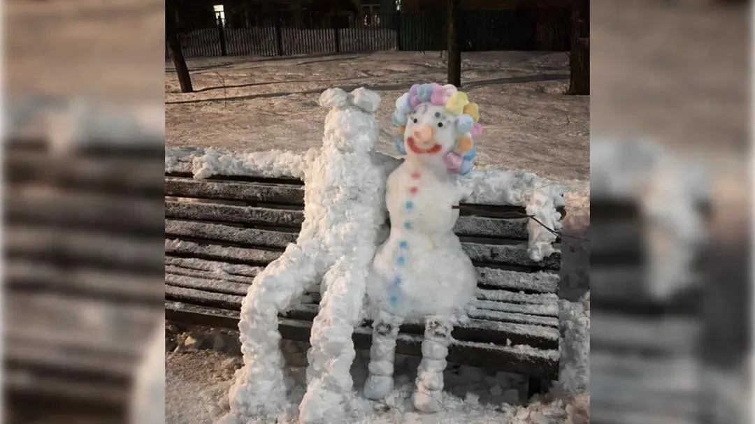 Снежная свадьба в Подмосковье: баба в бигуди нашла пару к 8 Марта на озере Пионер