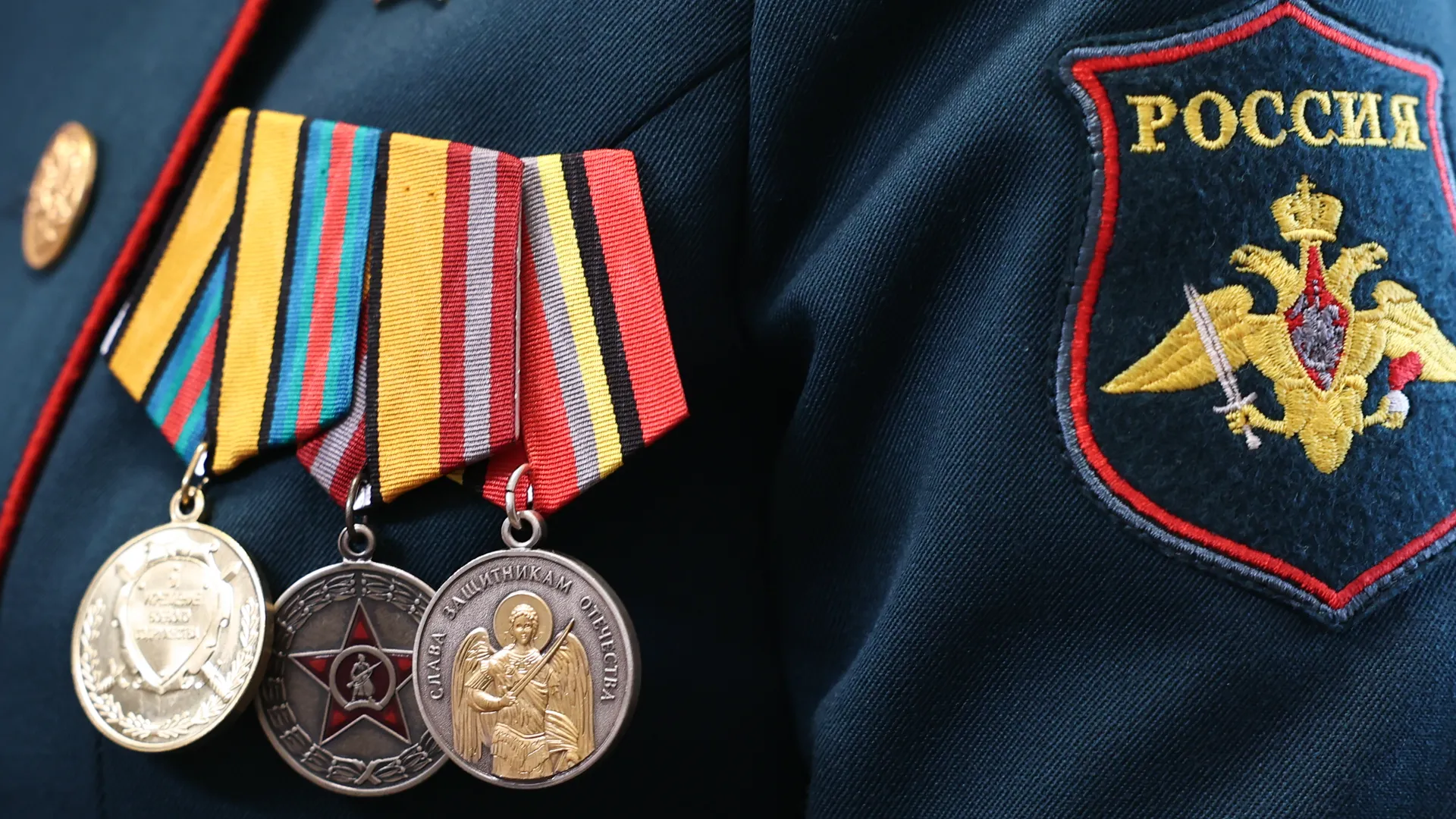 Губернатор поздравил Героя России Людмилу Болилую с праздником военных медиков