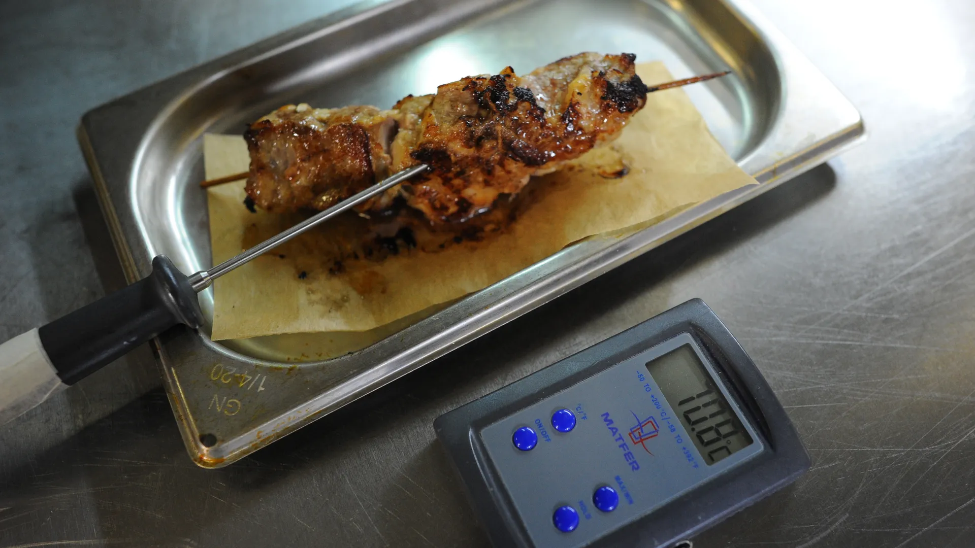 Мясо под запретом? Диетолог рассказал, чем нельзя кормить мужчин на 23 февраля