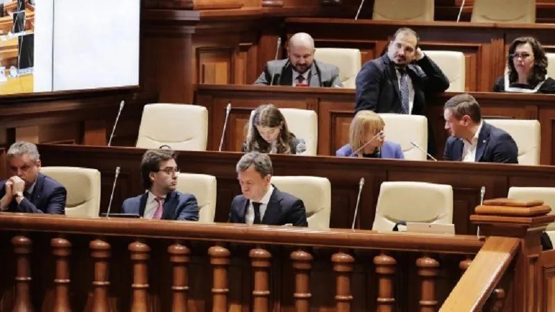 На заседании парламента Молдавии произошла потасовка из-за языка