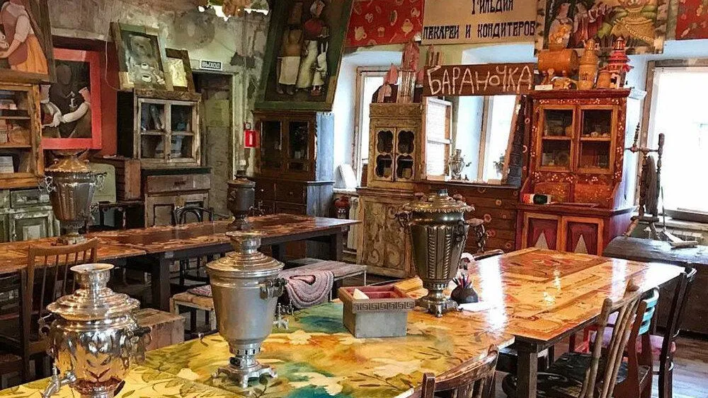 В музее русского десерта в ЗвенигородеХавива Фонина