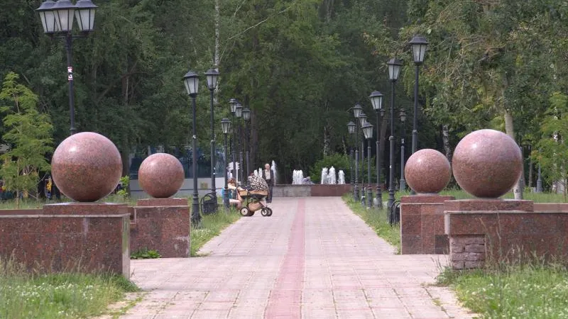 Из Центрального парка в Долгопрудном вандалы вынесли скамейки