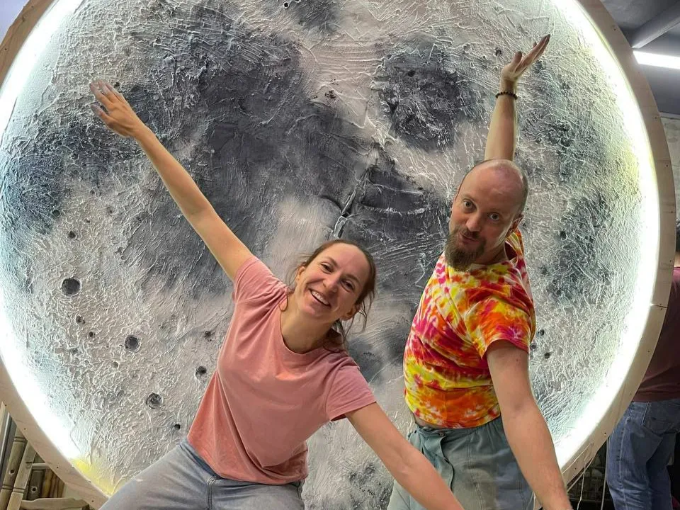 Декораторы Луны - Василий Рябов и Александра Рыжков. Фото: архив ДК «Лидер Актив»