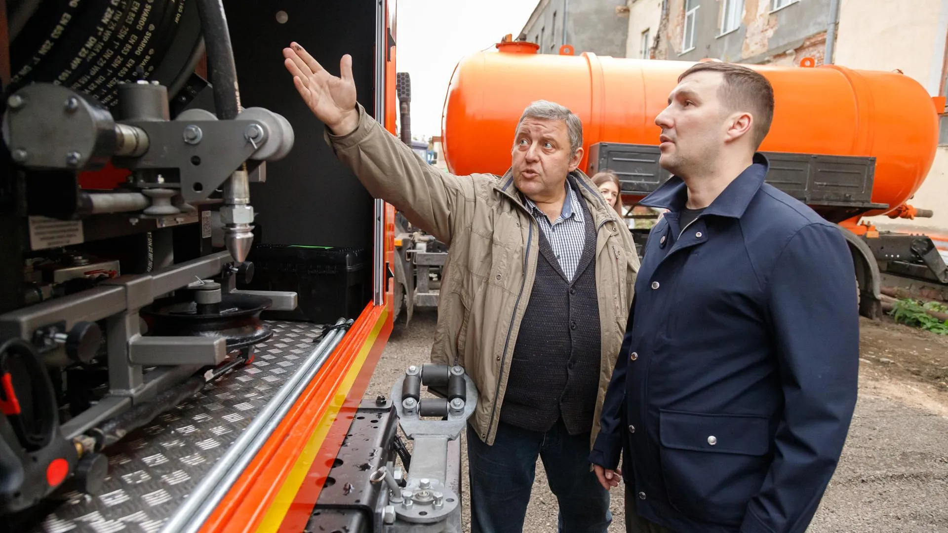 Глава Каширы проверил готовность коммунальных служб к зиме после поставки семи единиц техники